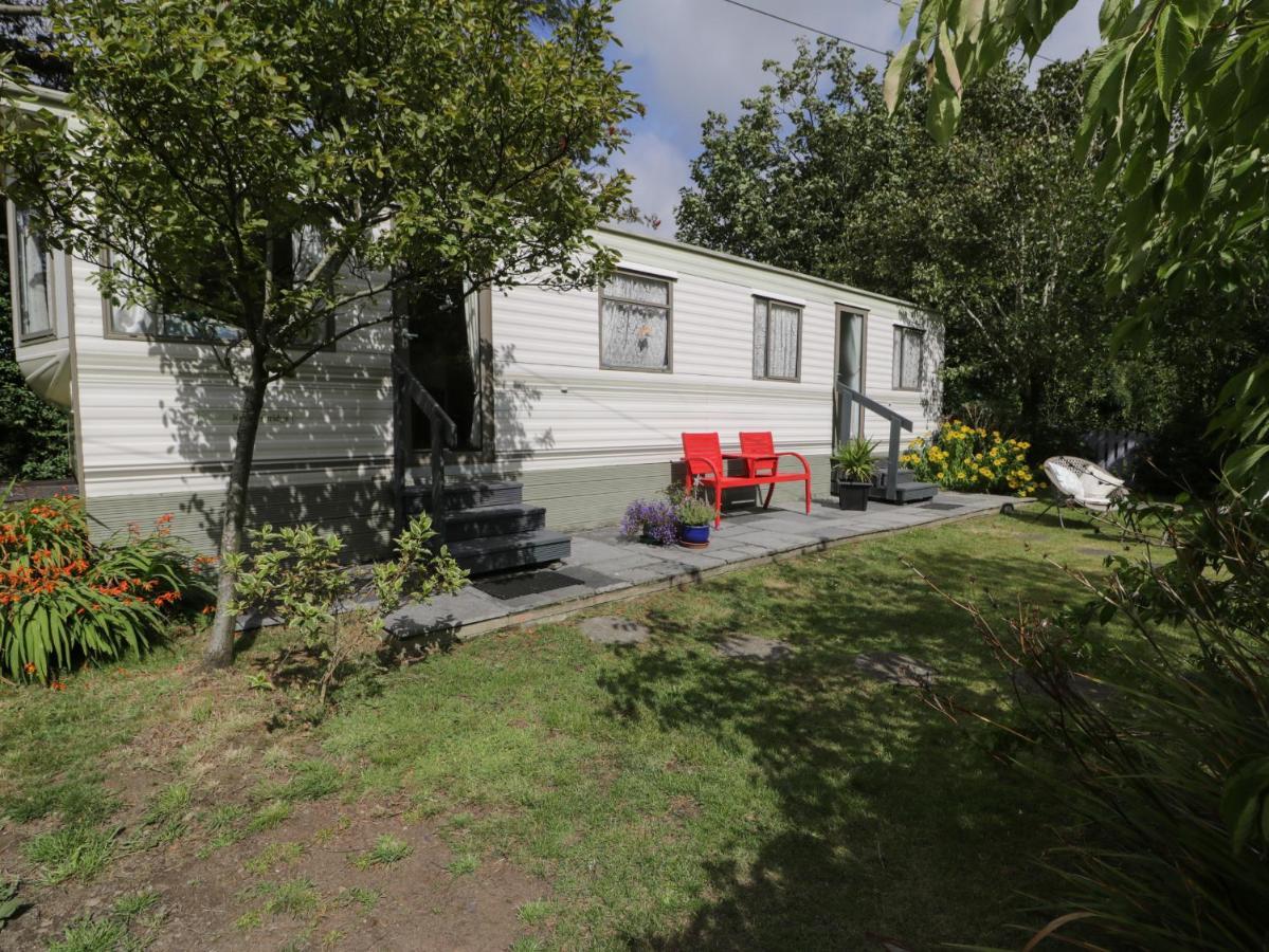 Fron Dderw Caravan Holyhead Eksteriør bilde