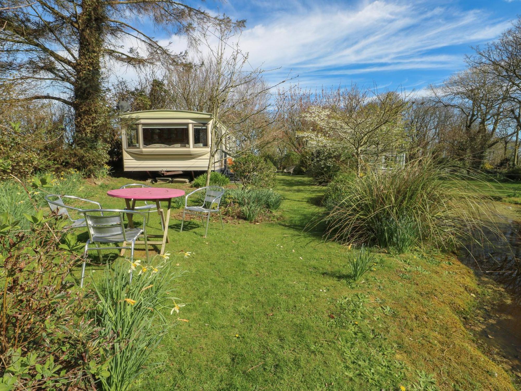 Fron Dderw Caravan Holyhead Eksteriør bilde